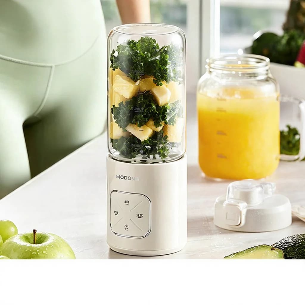 Prenosni brezžični mešalni lonček za sokove in smoothije