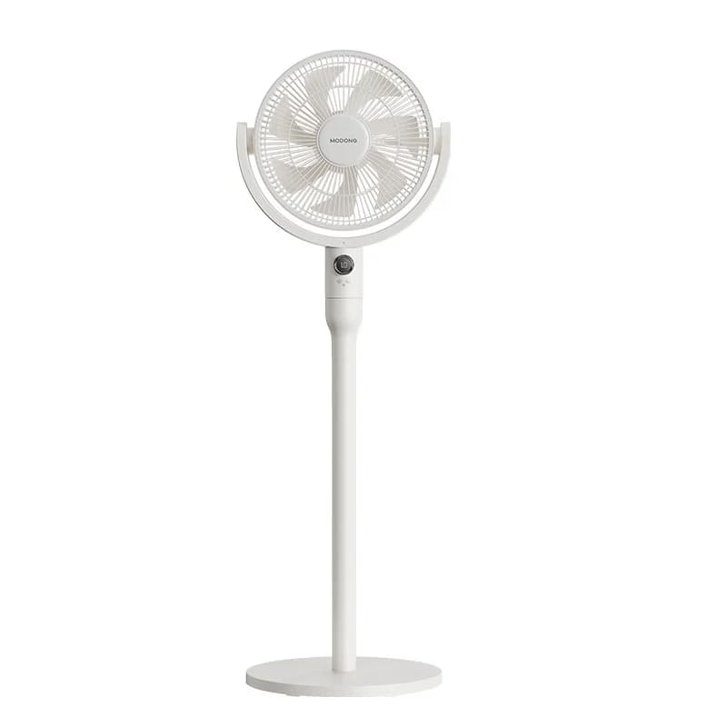 Namizni ventilator za kroženje zraka z glasovnim upravljanjem in oscilacijo
